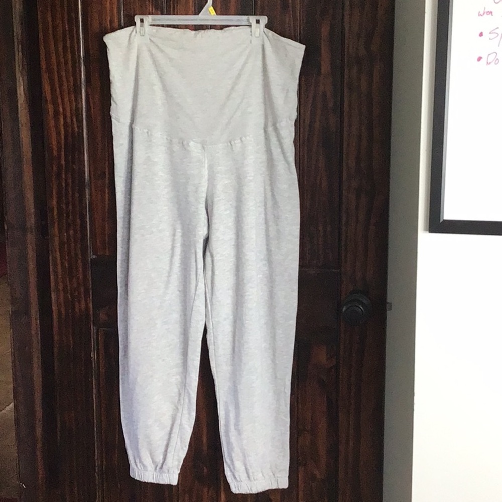 H&M maternity gray lounge pants size XL. Great condition.